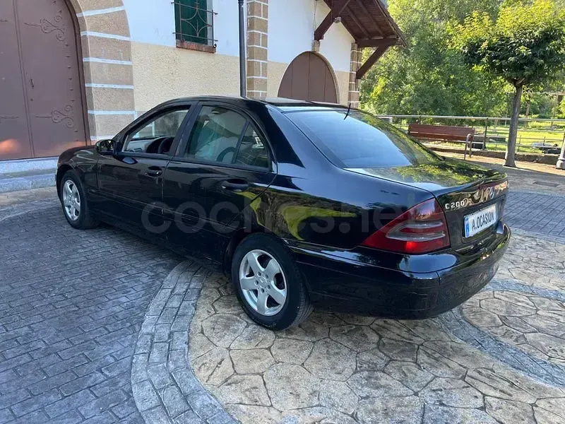 Usado Mercedes C200 Classic 116 CV (85 kW) 2001 Negro Berlina