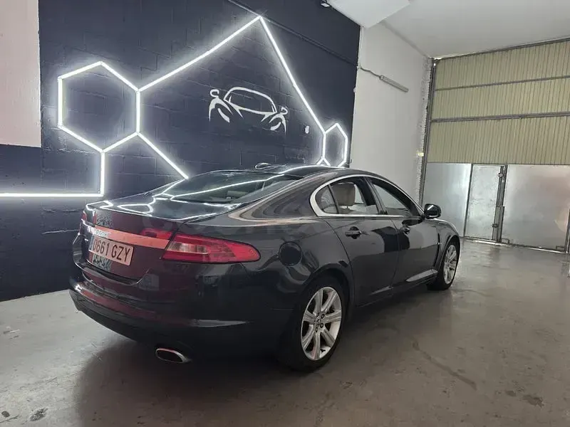 Usado Jaguar XF Premium Luxury 240 CV (176 kW) 2010 Gris / plata Berlina