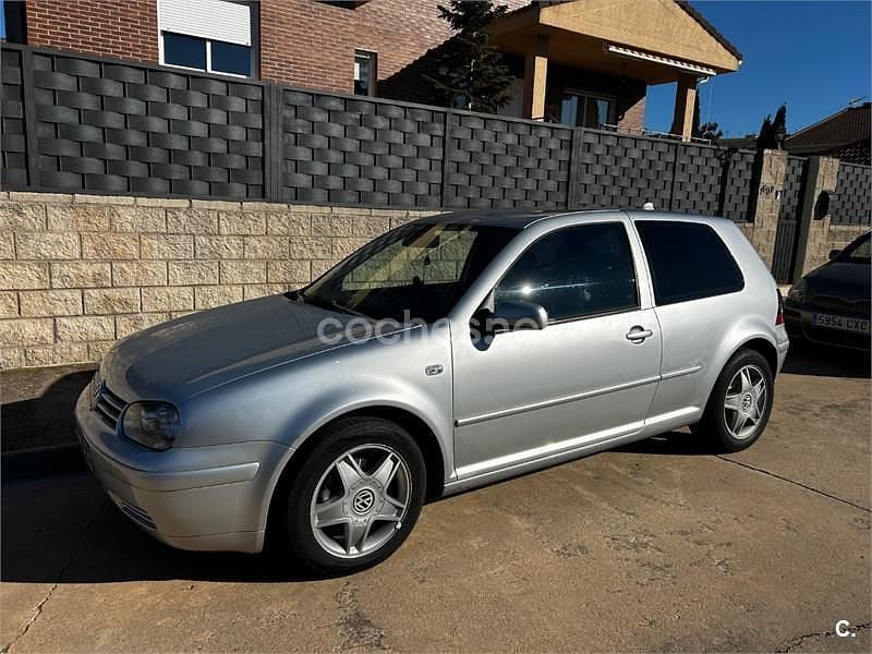 Gris / plata Usado 2002 VW Golf IV Highline Berlina | 3950 € (Precio justo) - Imagen 1/4