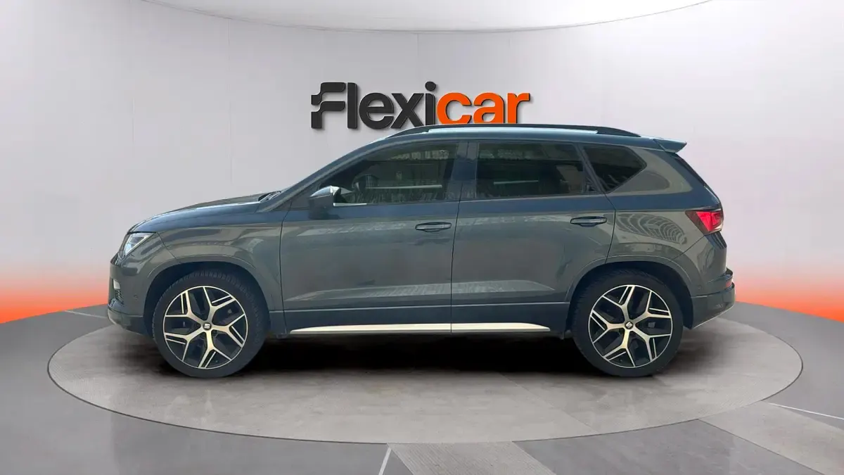 Usado Seat Ateca 4Drive 190 CV (139 kW) 2019 Gris SUV