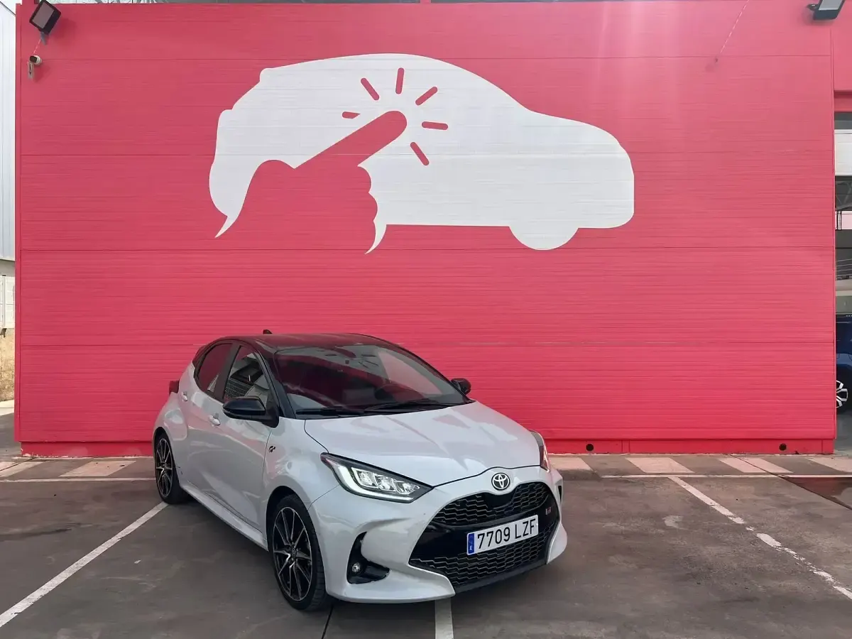 Usado Toyota Yaris Hybrid Edition 116 CV (85 kW) 2022 Blanco
