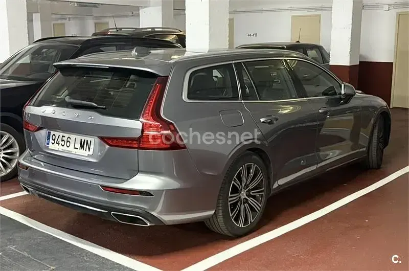 Usado Volvo V60 Inscription 340 CV (250 kW) 2021 Gris / plata Familiar