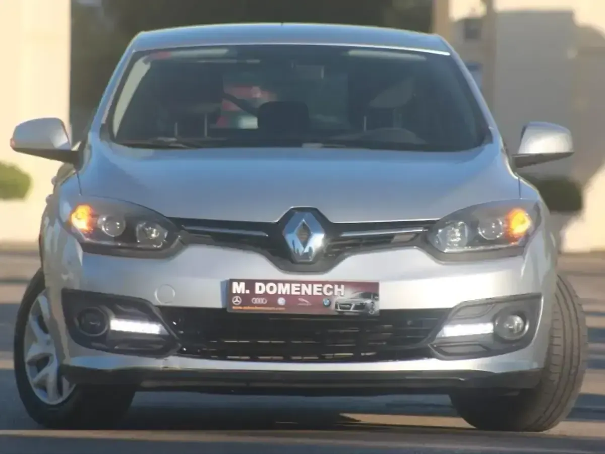 Usado Renault Mégane LIMITED 115 CV (84 kW) 2015 Gris