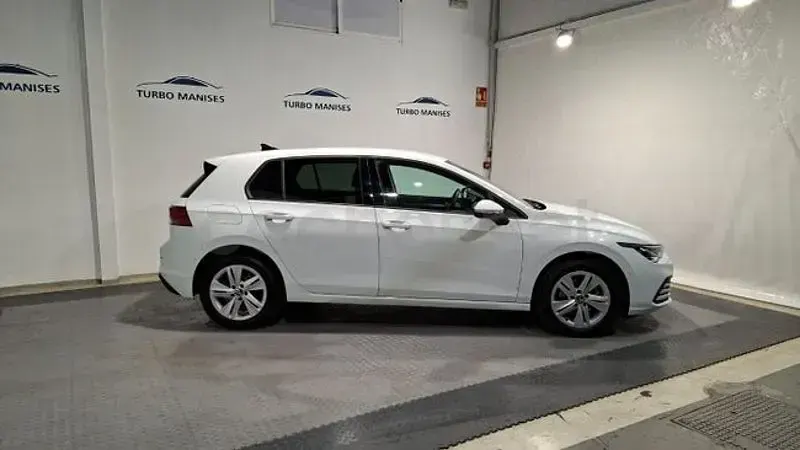 Usado VW Golf VIII Life 110 CV (80 kW) 2021 Blanco Berlina