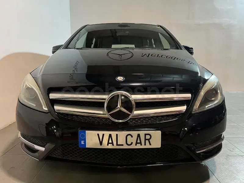 Usado Mercedes B200 136 CV (100 kW) 2013 Negro Utilitario