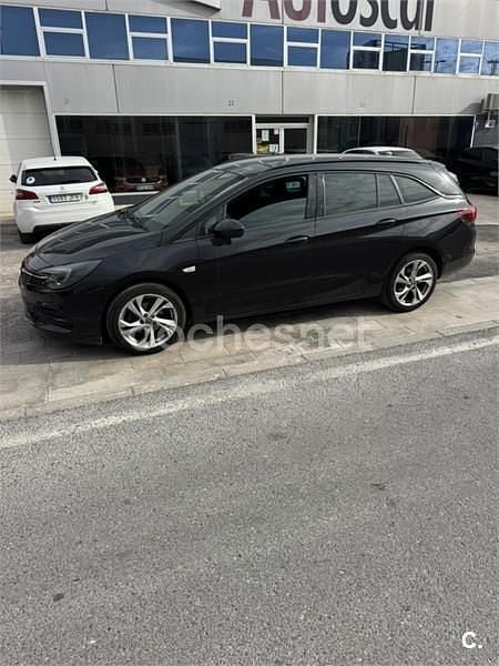 Usado Opel Astra Ultimate 145 CV (106 kW) 2021 Negro Familiar