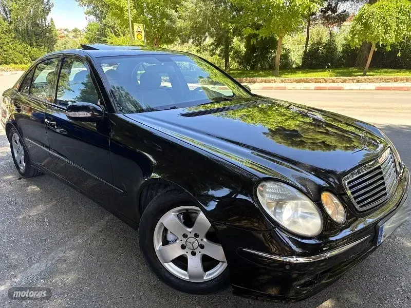 Usado Mercedes E320 Avantgarde 225 CV (165 kW) 2007 Negro Berlina