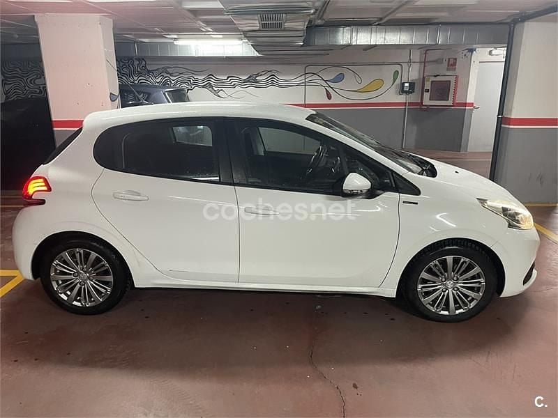 Usado Peugeot 208 82 CV (60 kW) 2018 Blanco Utilitario
