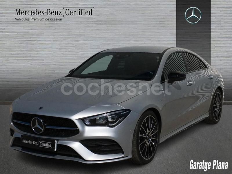 Gris / plata Usado 2021 Mercedes CLA180 Berlina | 29.500 € (Un poco caro) - Imagen 1/4
