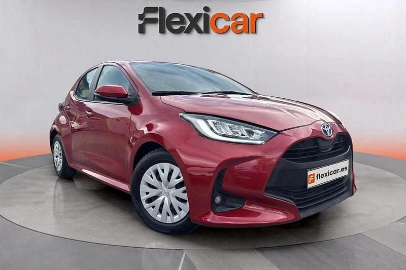 Burdeos Usado 2023 Toyota Yaris Hybrid Active Utilitario | 16.490 € (Buen precio) - Imagen 1/4