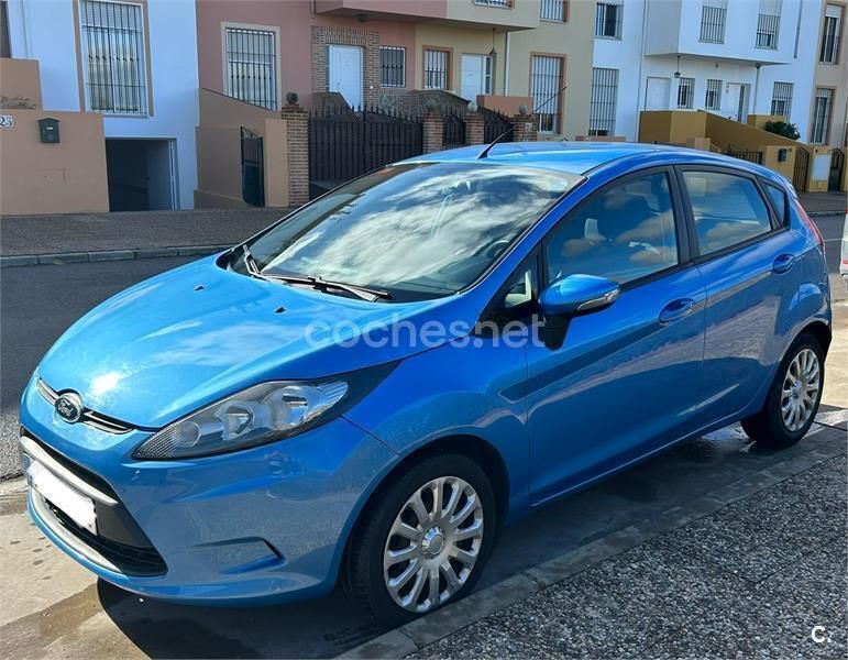 Usado Ford Fiesta Trend 70 CV (51 kW) 2012 Azul Utilitario