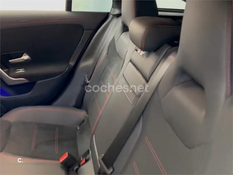 Usado Mercedes CLA200 Shooting Brake 150 CV (110 kW) 2024 Negro Familiar