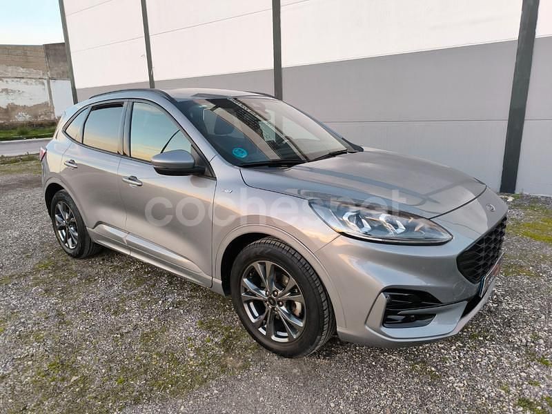 Usado Ford Kuga ST-Line 150 CV (110 kW) 2022 Gris / plata SUV