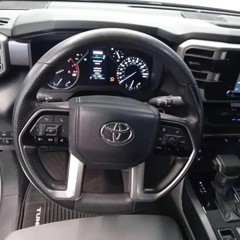 Usado Toyota Tundra 396 CV (291 kW) 2023 Gris Pickup/Camioneta