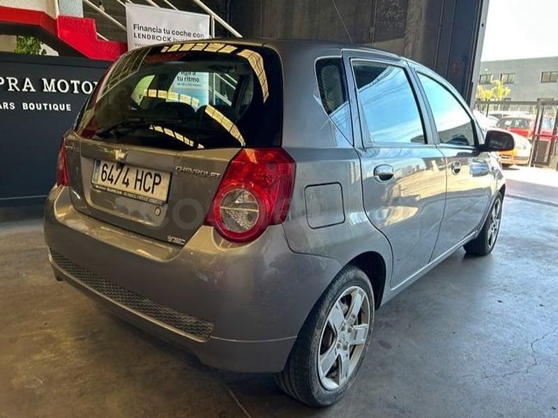 Usado Chevrolet Aveo LS 84 CV (61 kW) 2011 Gris / plata Berlina
