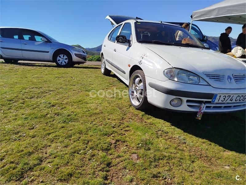 Usado Renault Mégane II Authentique 95 CV (69 kW) 2003 Blanco Berlina