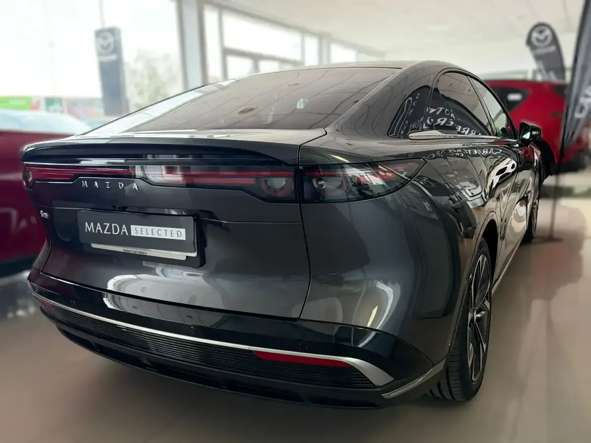 Nuevo Mazda 6e Takumi-Line 180 kW (245 CV) 2025 Gris Berlina