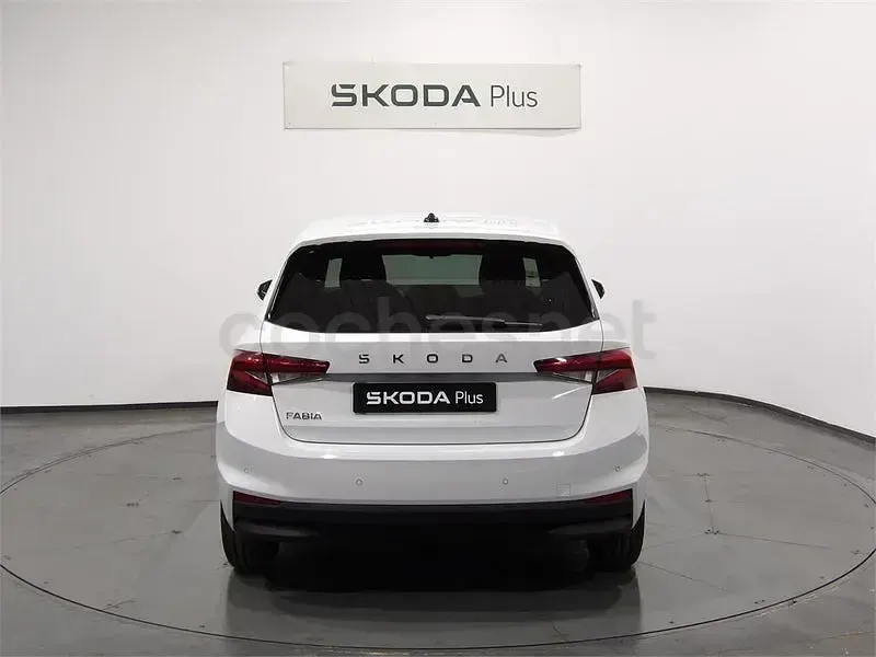 Usado Skoda Fabia Selection 95 CV (69 kW) 2025 Blanco Utilitario