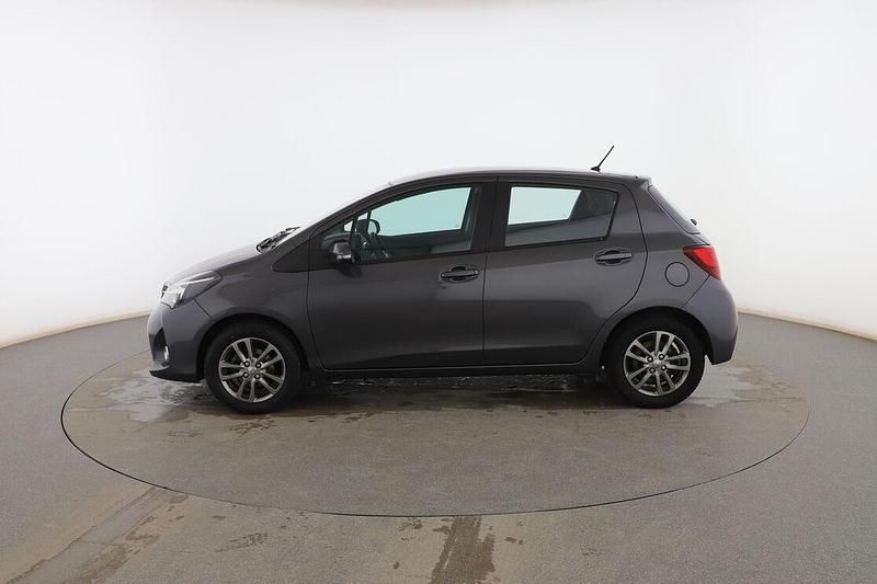 Usado Toyota Yaris Active 90 CV (66 kW) 2015 Gris Berlina
