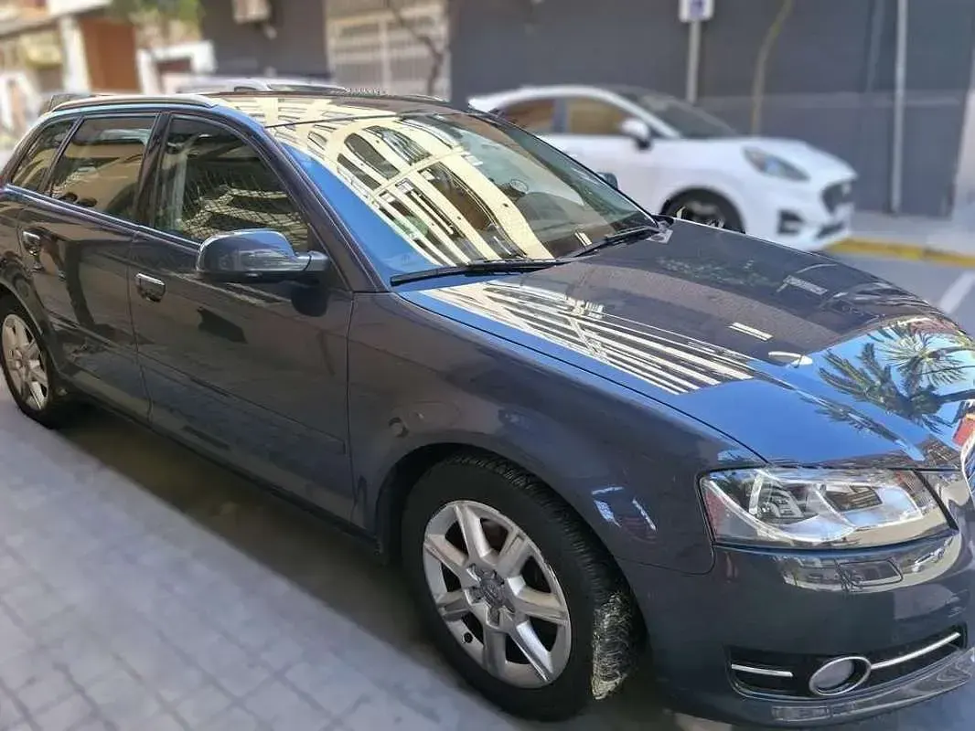 Usado Audi A3 Sportback Ambition 125 CV (91 kW) 2012 Gris Utilitario