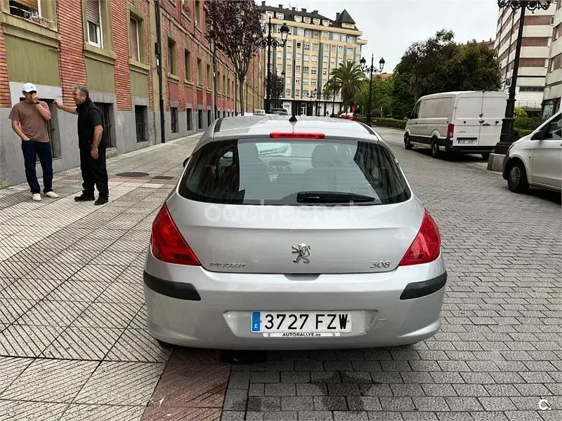 Usado Peugeot 308 120 CV (88 kW) 2008 Gris / plata Berlina