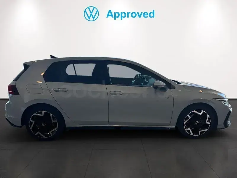 Usado VW Golf VIII R-line 150 CV (110 kW) 2025 Azul Berlina