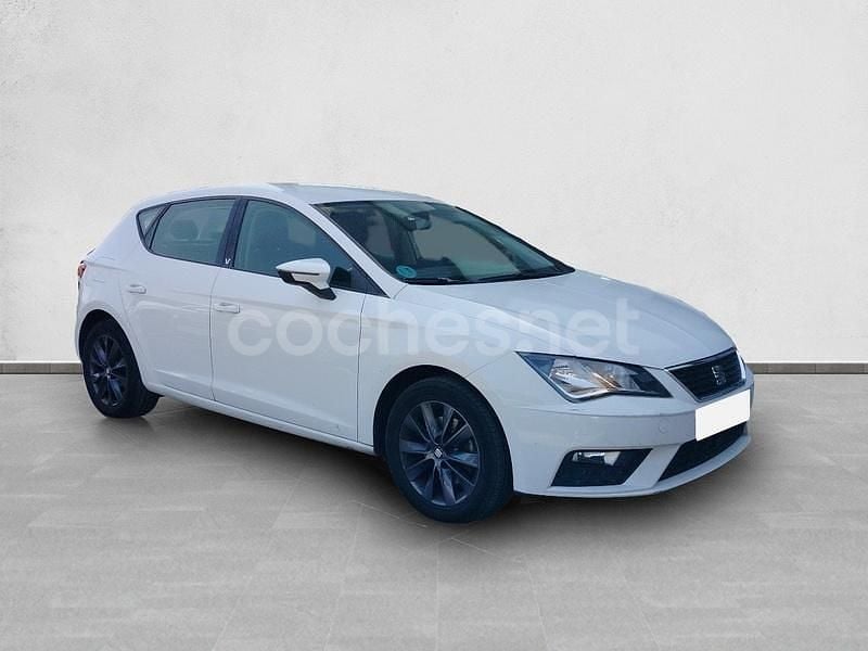 Usado Seat Leon Style 125 CV (91 kW) 2018 Blanco Berlina