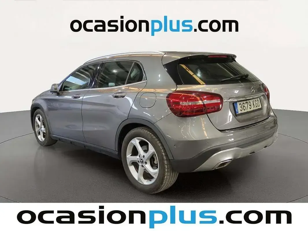 Usado Mercedes GLA200 156 CV (114 kW) 2017 Gris SUV