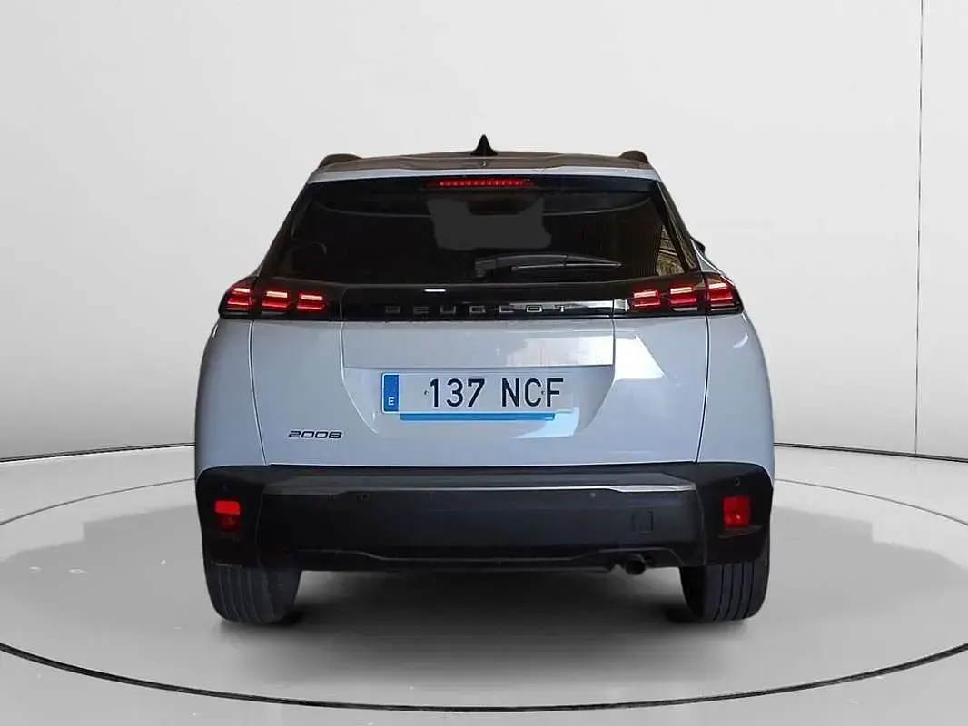 Usado Peugeot 2008 Allure 102 CV (75 kW) 2025 Blanco SUV