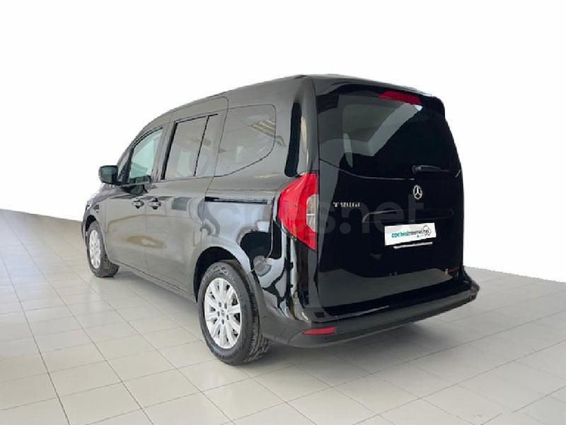 Usado Mercedes T180 116 CV (85 kW) 2024 Negro Monovolumen