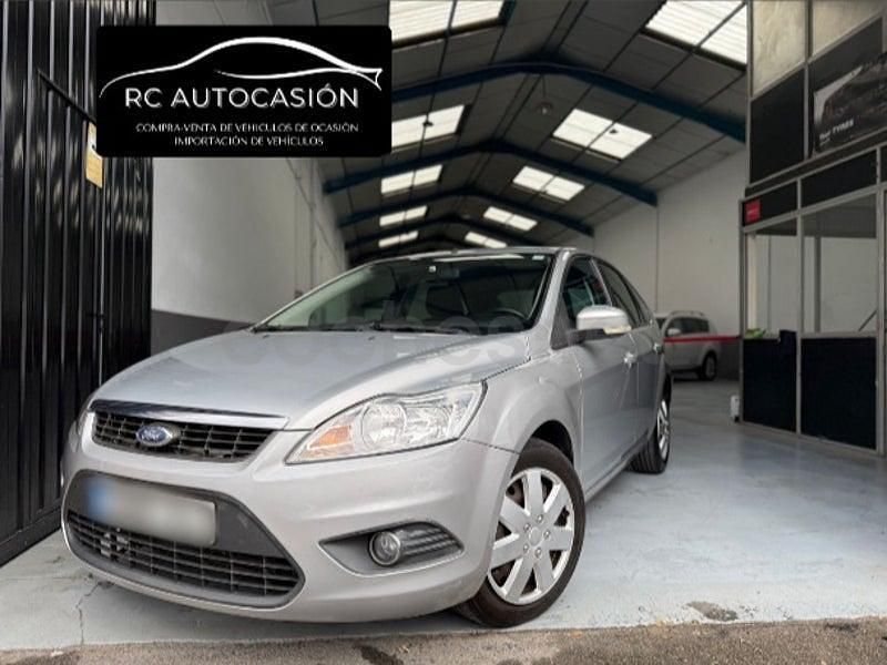 Usado Ford Focus Trend 109 CV (80 kW) 2009 Gris / plata Berlina