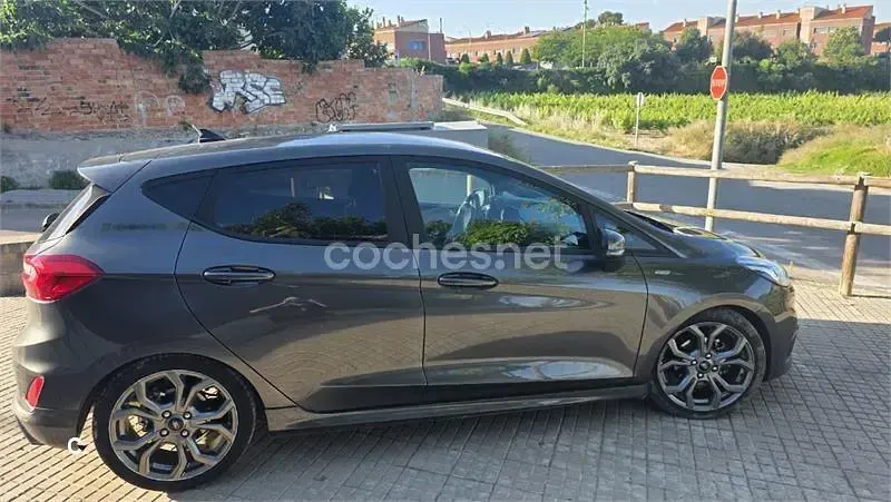 Usado Ford Fiesta ST-Line 155 CV (114 kW) 2020 Gris / plata Utilitario