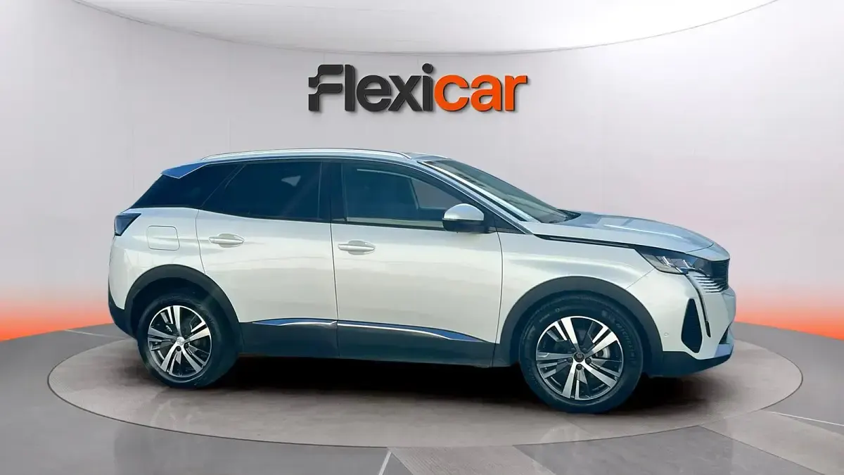 Begagnad Peugeot 3008 Allure 131 HK (96 kW) 2021 Vit Minibuss