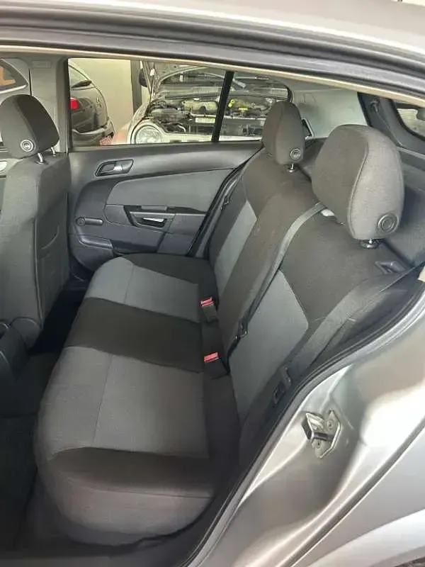 Usado Opel Astra Elegance 99 CV (72 kW) 2005 Gris Utilitario