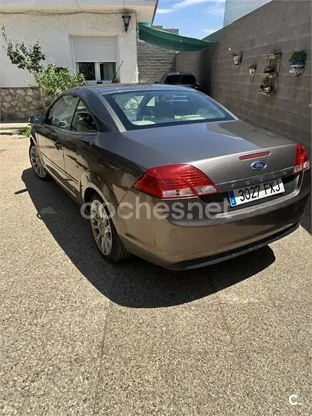 Usado Ford Focus Cabriolet Titanium 136 CV (100 kW) 2007 Beige Descapotable