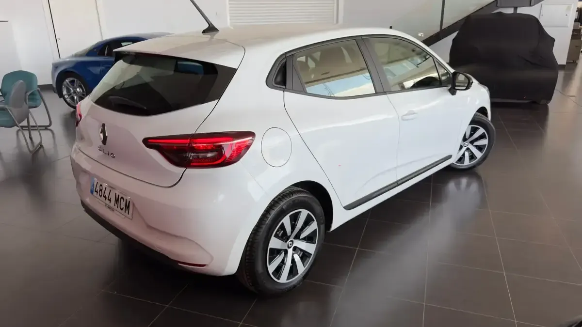 Usado Renault Clio Equilibre 100 CV (73 kW) 2022 Blanco Utilitario