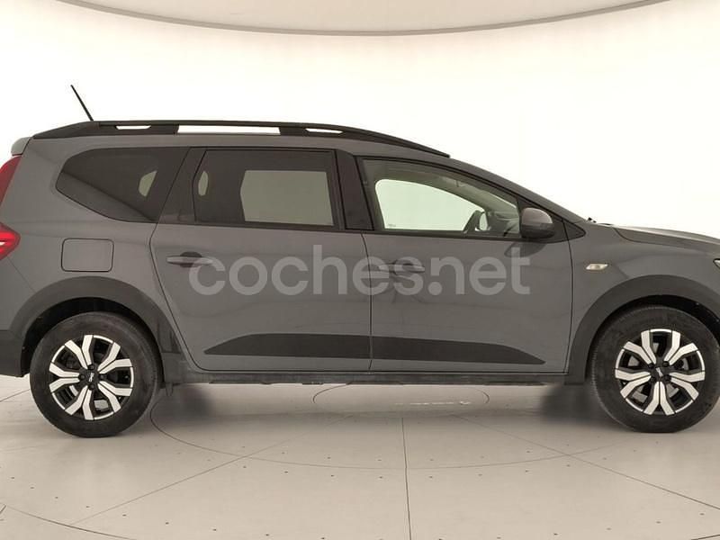 Usado Dacia Jogger Expression 110 CV (80 kW) 2024 Gris / plata Monovolumen