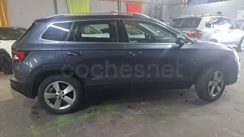Usado Skoda Karoq Ambition 150 CV (110 kW) 2022 Gris / plata SUV
