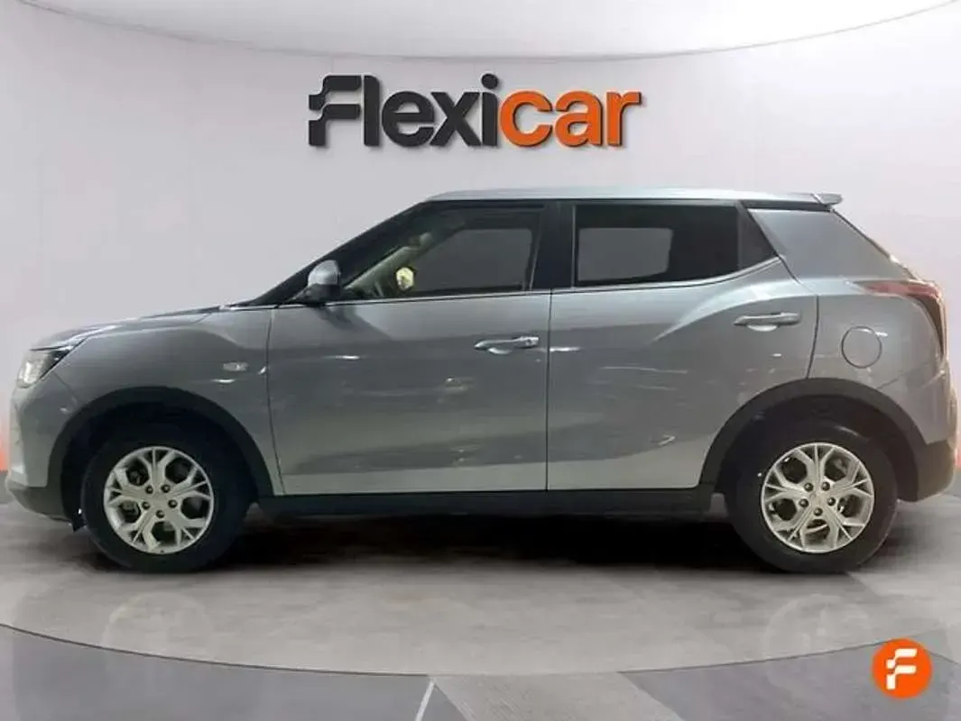 Usado SsangYong Tivoli 150 CV (110 kW) 2024 Gris SUV
