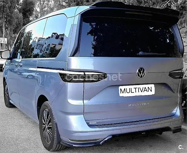 Usado VW Multivan Style 150 CV (110 kW) 2025 Gris / plata Monovolumen