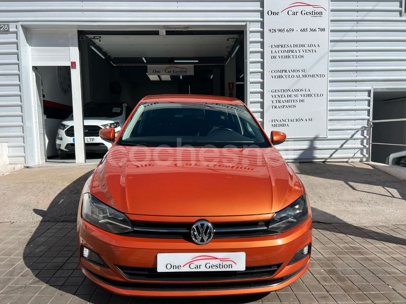 Usado VW Polo Advance 95 CV (69 kW) 2021 Naranja Berlina