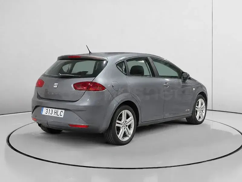 Usado Seat Leon Copa 105 CV (77 kW) 2012 Gris / plata Berlina