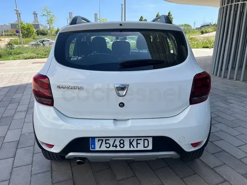 Usado Dacia Sandero Comfort 90 CV (66 kW) 2018 Blanco Berlina