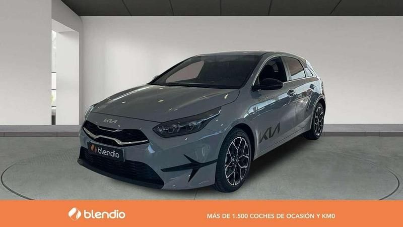 Usado Kia Ceed Style 101 CV (74 kW) 2025 Gris Utilitario
