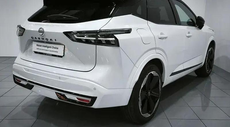 Usado Nissan Qashqai 140 CV (102 kW) 2024 Lunar white con techo midnight SUV