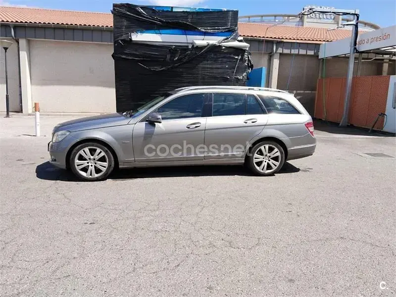 Usado Mercedes C220 170 CV (125 kW) 2010 Gris / plata Familiar
