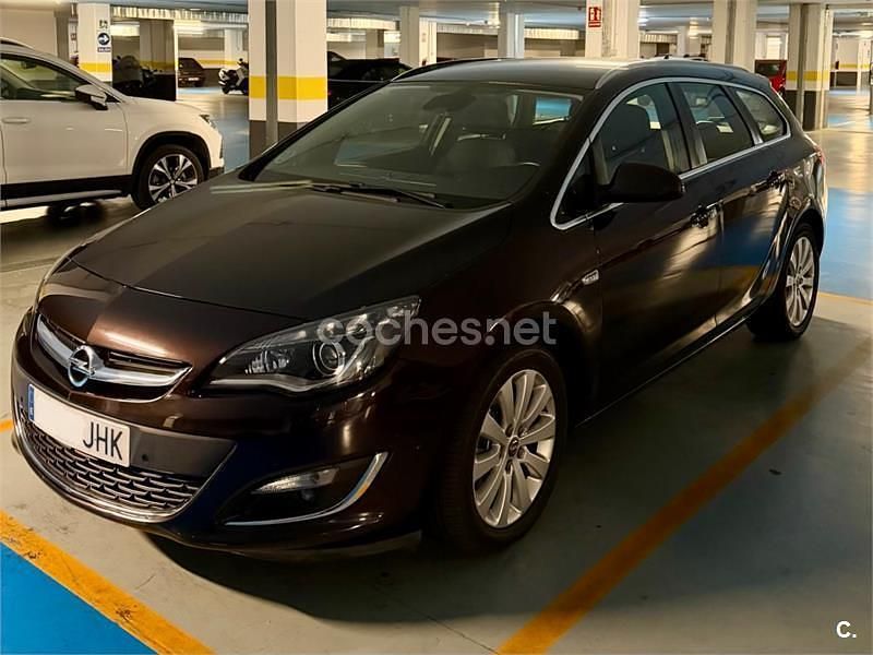 Usado Opel Astra Excellence 110 CV (80 kW) 2015 Marrón Familiar