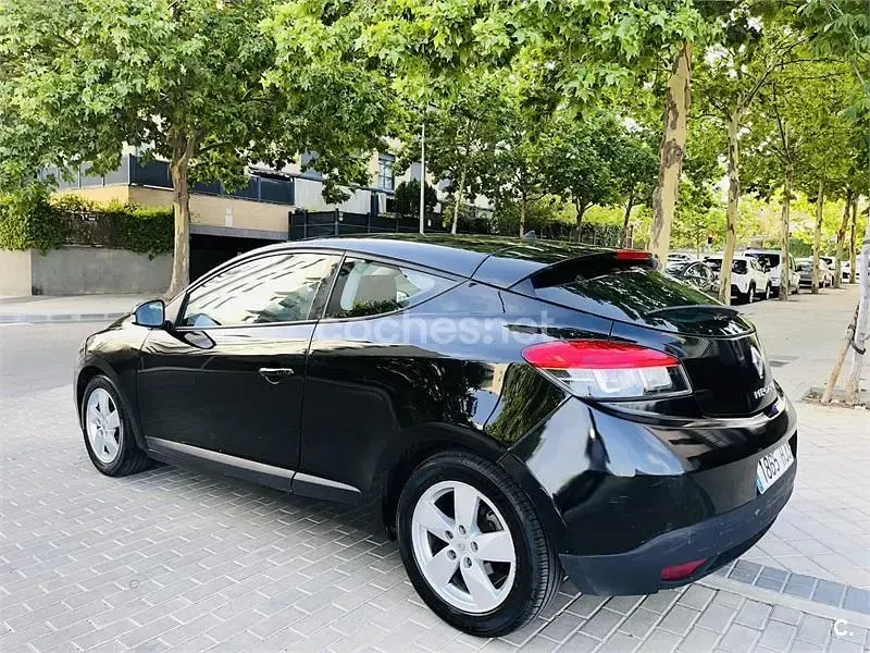 Usado Renault Mégane Dynamique 110 CV (80 kW) 2012 Negro Berlina