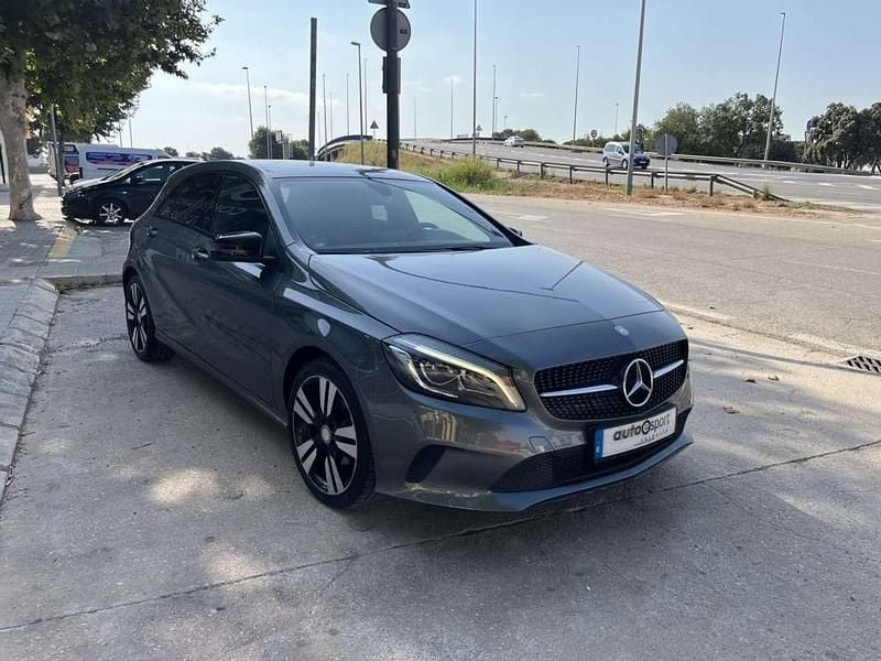Usado Mercedes A200 Style 136 CV (100 kW) 2017 Gris Utilitario