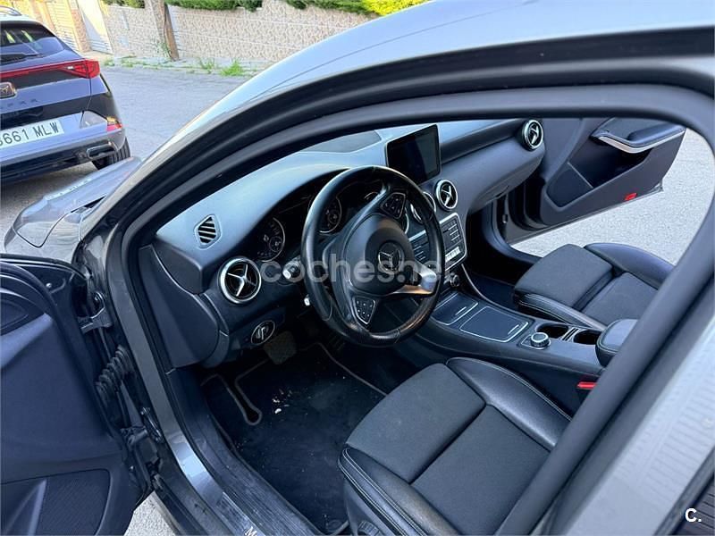 Usado Mercedes A200 136 CV (100 kW) 2017 Gris / plata Berlina